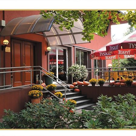 Agat Hotel Лодз Екстериор снимка
