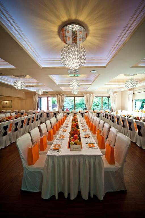Agat Hotel Лодз Екстериор снимка