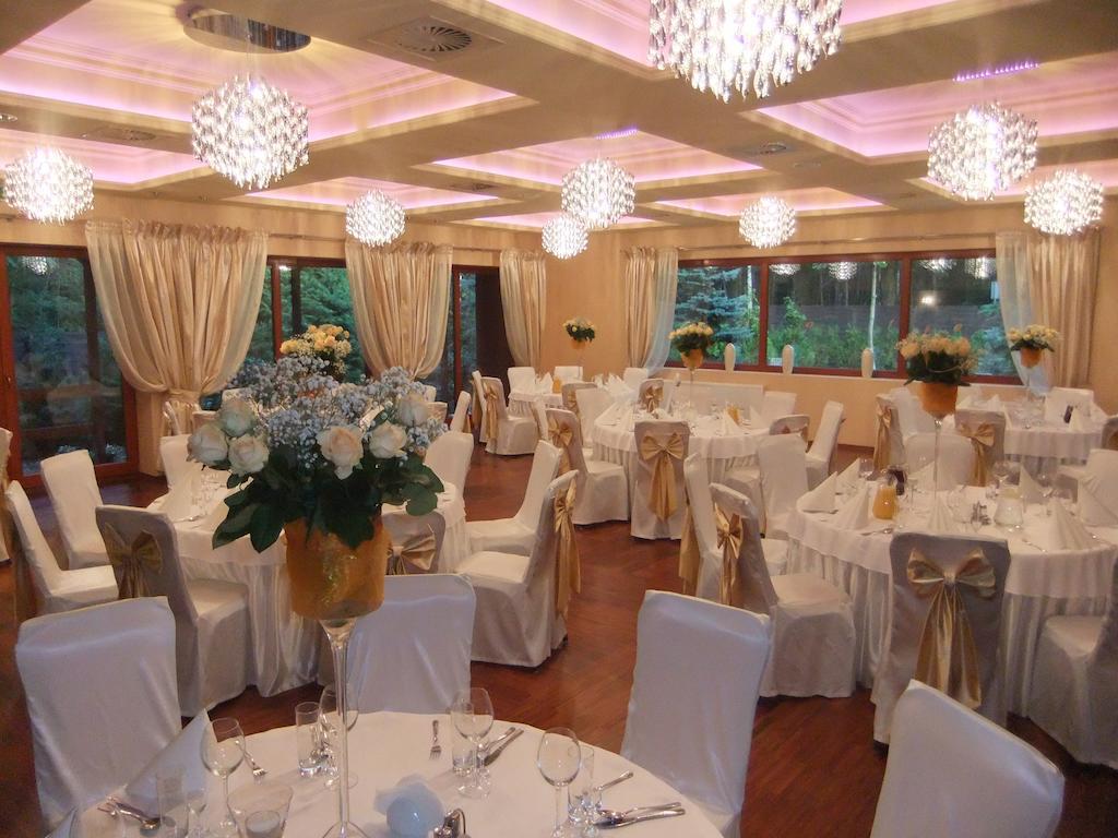 Agat Hotel Лодз Екстериор снимка