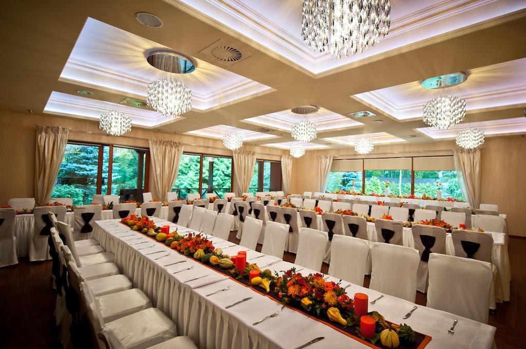 Agat Hotel Лодз Екстериор снимка
