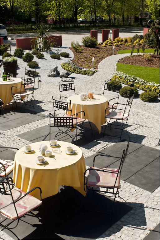 Agat Hotel Лодз Екстериор снимка